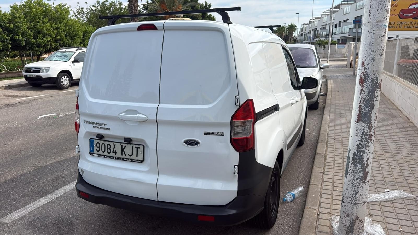 Ford Transit Courier exterior