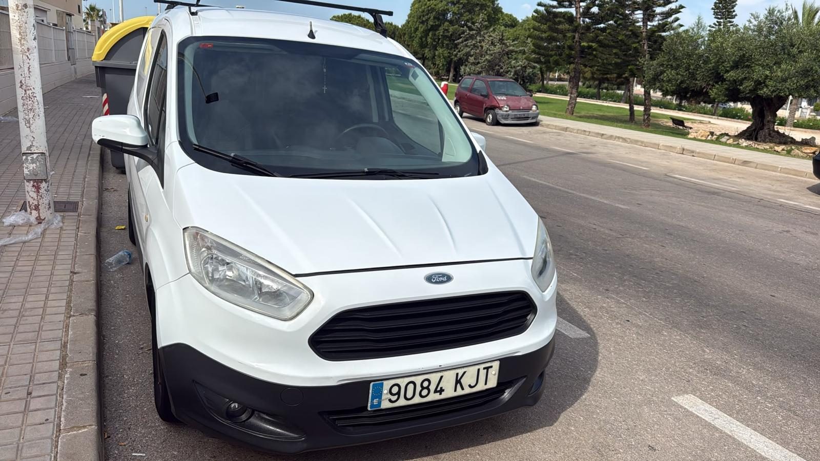Ford Transit Courier exterior