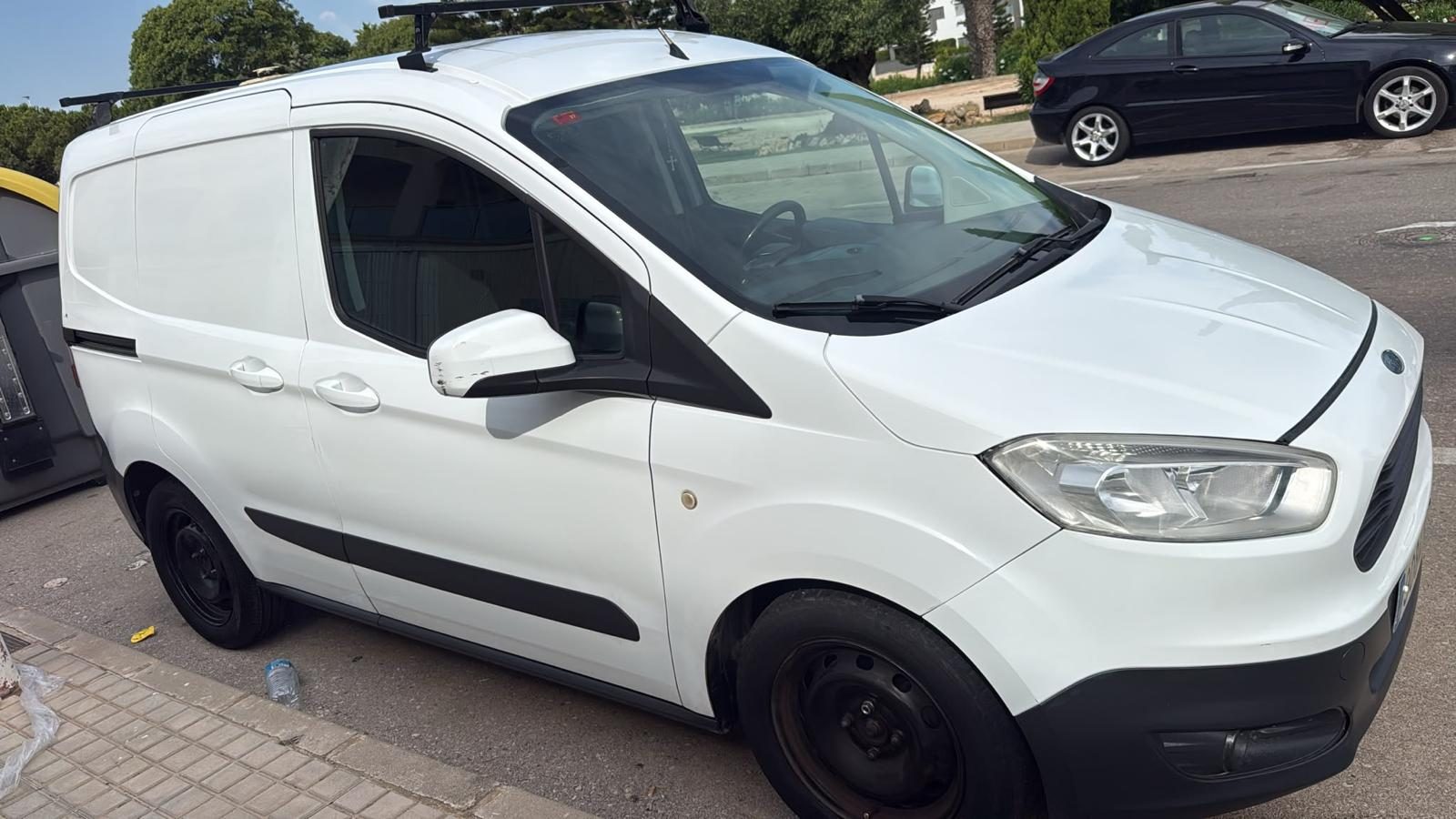 Ford Transit Courier exterior