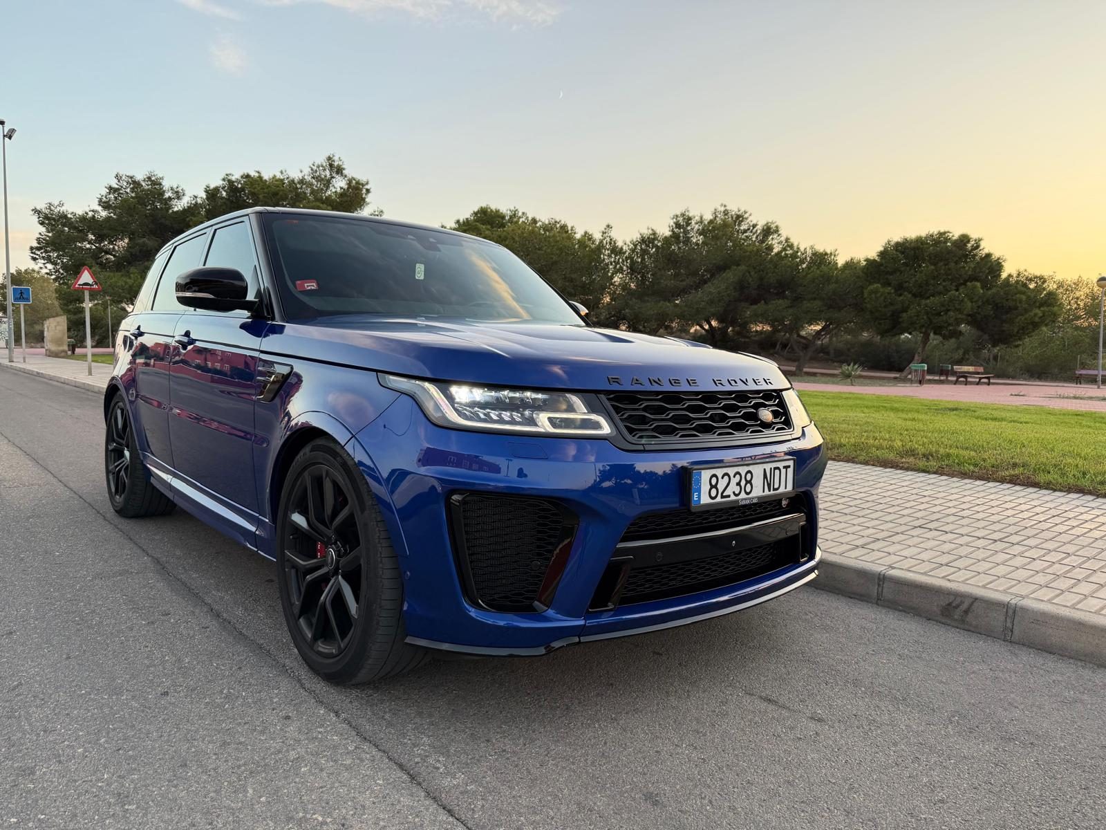 Range Rover Sport SVR front three-quarter