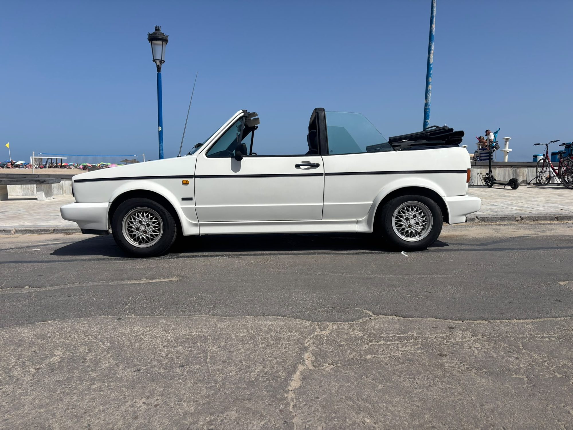 Volkswagen Golf Cabriolet exterior