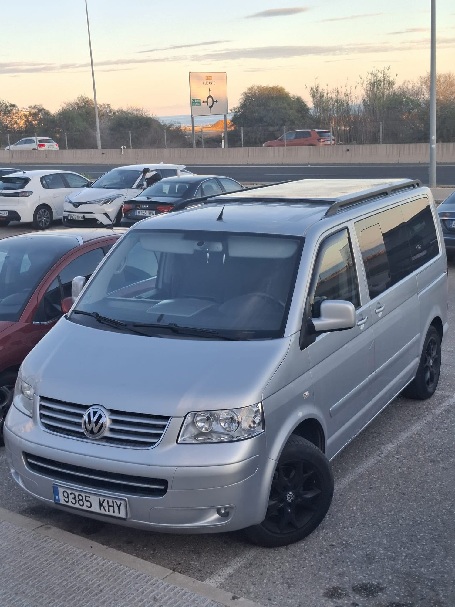 Volkswagen Multivan front three-quarter